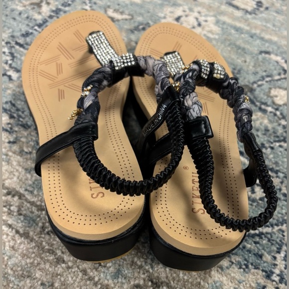 Siketu Sandals, Size 39 - Picture 3 of 6